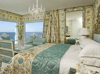The Twelve Apostles Hotel: Presidential Suite Bett The Twelve Apostles Hotel: Presidential Suite Bett