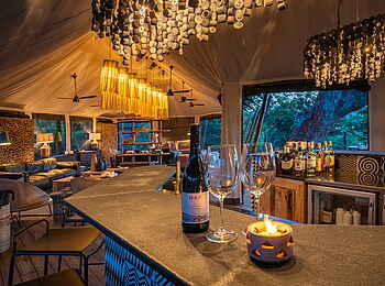 Magashi Camp: Die Bar wartet auf die ersten Besucher