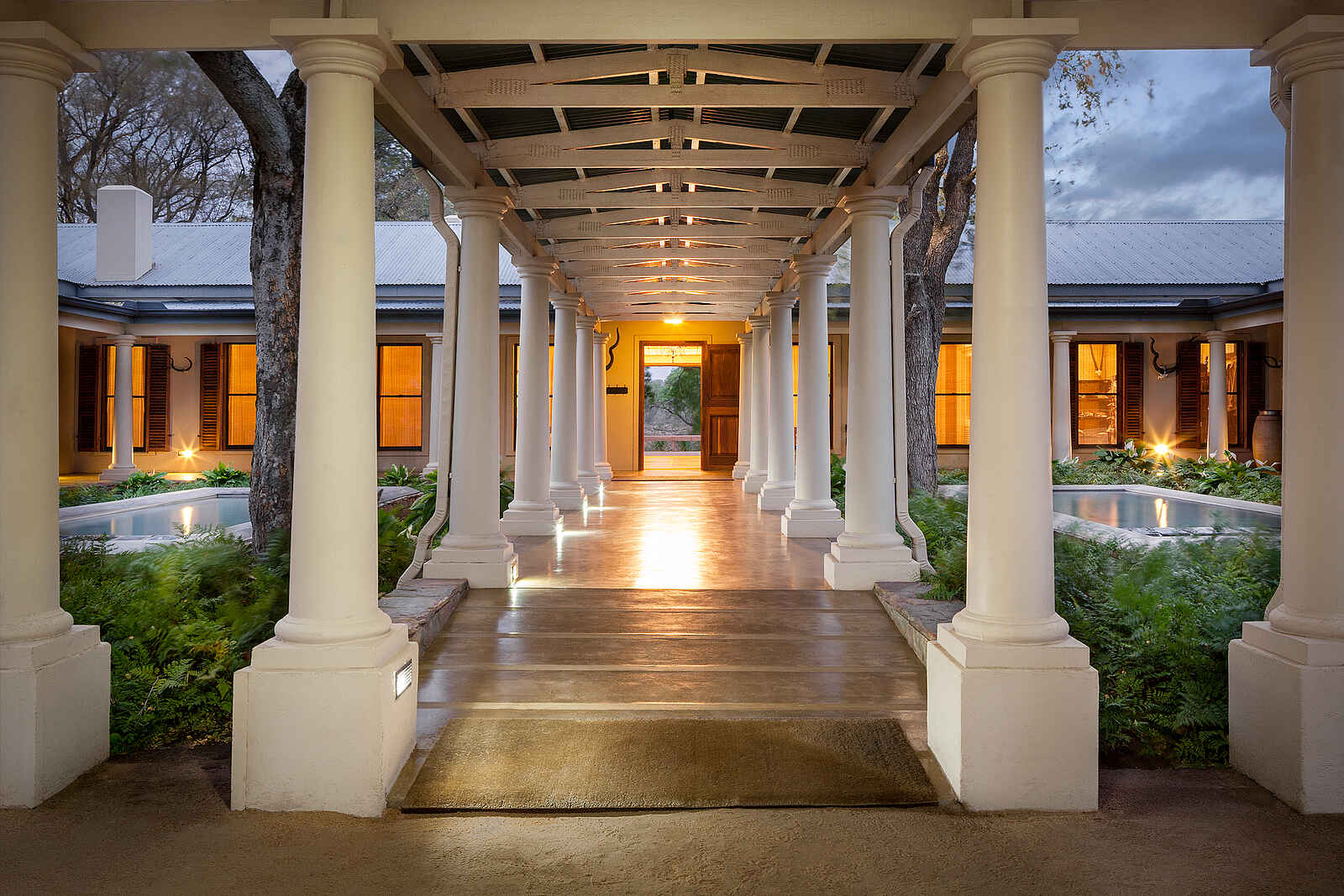 MalaMala Rattrays Camp: Eingang der Hauptlodge MalaMala Rattrays Camp: Eingang der Hauptlodge