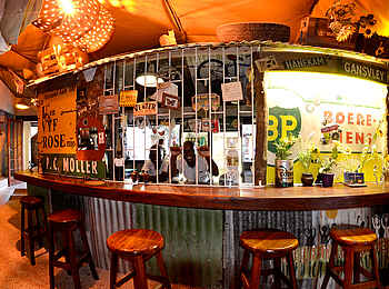 Etosha Safari Camp: Bartheke