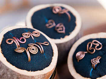 KaingU Safari Lodge: Kupferdrahtschmuck