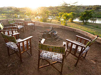 Laikipia Wilderness Palm Camp: Am Feuer Laikipia Wilderness Palm Camp: Am Feuer