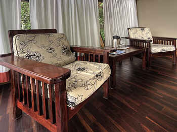 Lebala Camp: Sessel im Gästechalet