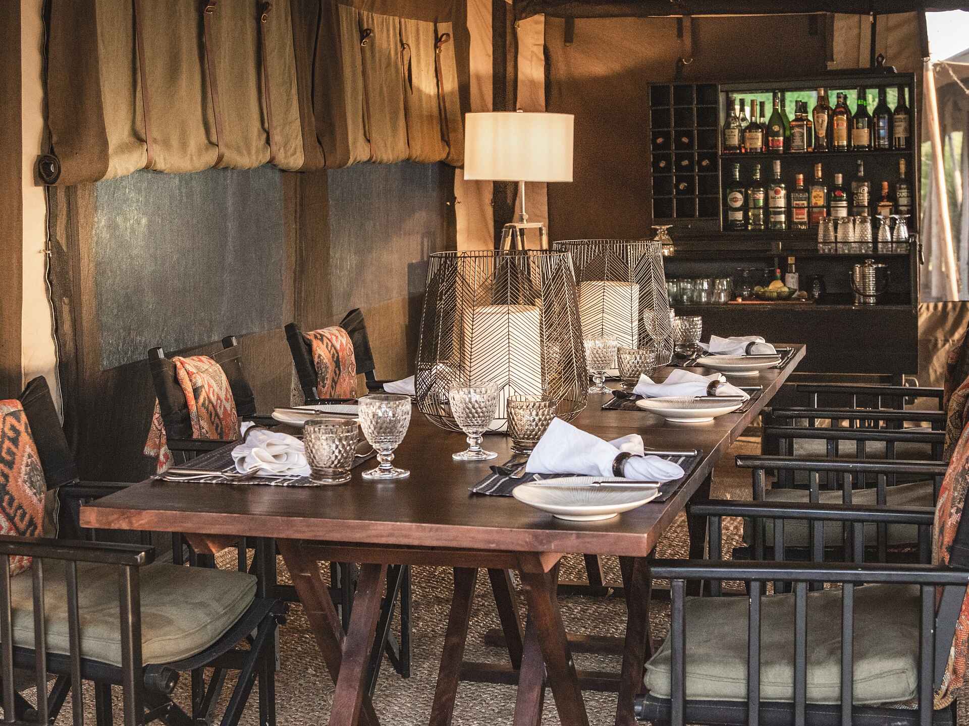 Legendary Nyasi Tented Camp: Dinnertafel