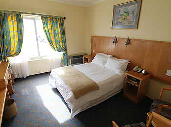 Lüderitz Nest Hotel: Doppelbett