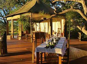 Nambwa Lodge: Gedeckter Tisch Nambwa Lodge: Gedeckter Tisch