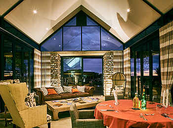 Otjimbondona Kalahari Lodge: Die Lounge im Haupthaus