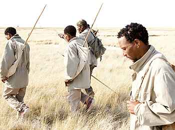 San Camp: Buschmänner auf Pirsch