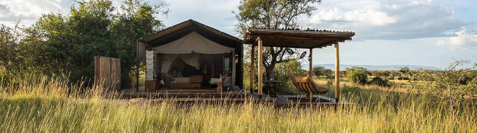 Singita Mara River Tented Camp: Zelt von außen Singita Mara River Tented Camp: Zelt von außen