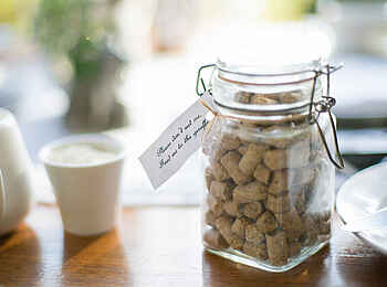 Giraffe Manor: Giraffenfutter Giraffe Manor: Giraffenfutter