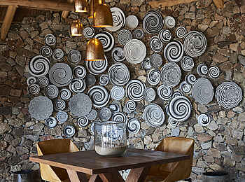 Legendary Mwiba Lodge: Geflochtene Zuluteller Legendary Mwiba Lodge: Geflochtene Zuluteller