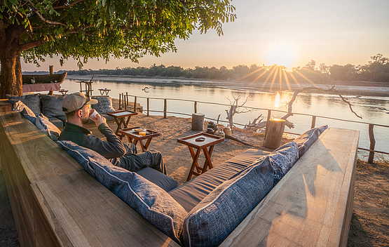 Time + Tide Mchenja: Viewing Deck am Fluss Time + Tide Mchenja: Viewing Deck am Fluss