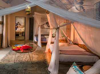 Kaingo Camp: First House Chalet mit Familienzimmer Einrichtung