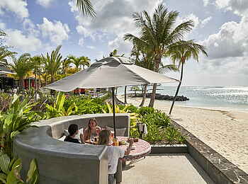 LUX Grand Baie: Eine Strandlounge im Beach Rouge Restaurant LUX Grand Baie: Eine Strandlounge im Beach Rouge Restaurant
