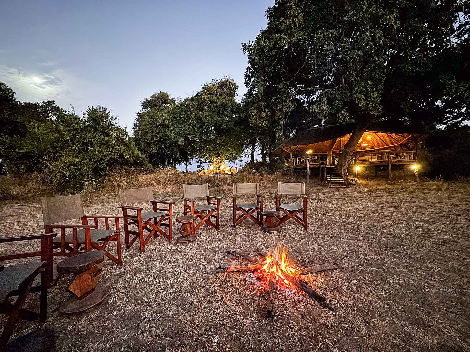 Mwamba Bush Camp: Lagerfeuer am Abend