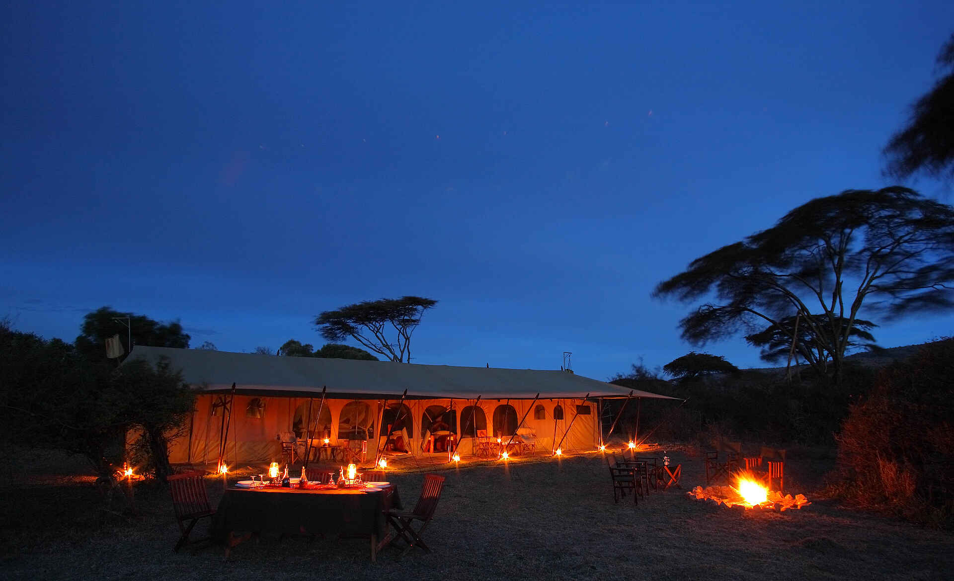 4 sterne, africa, afrika, afrikanischer wildhund, afrikarma, bilder, birding, buchen, buchung, büffel, buschwanderungen, elefant, familie, gallerie, geführte buschwanderungen, guided walks, heißluftballon, information, informerien, intim, kenia, kenya, kinder, kinderprogramm, klein, leopard, löwe, mara north conservancy, massai, mnc, nachhaltigkeit, nachtpirschfahrten, pirschfahrten, privat, privatsphäre, reise, reisen, reiseveranstalter, riccardo orizio, safari, saruni, saruni wild, saruni wild camp, selbstfahrer, urlaub, vollpension, west kenya, western kenya, westkenia, www.afrikarma.de, abend, central facilities, feuer, hauptgebäude, lagerfeuer, lichter, main area, main building, nacht, romantik, stimmung, zentrale einrichtungen