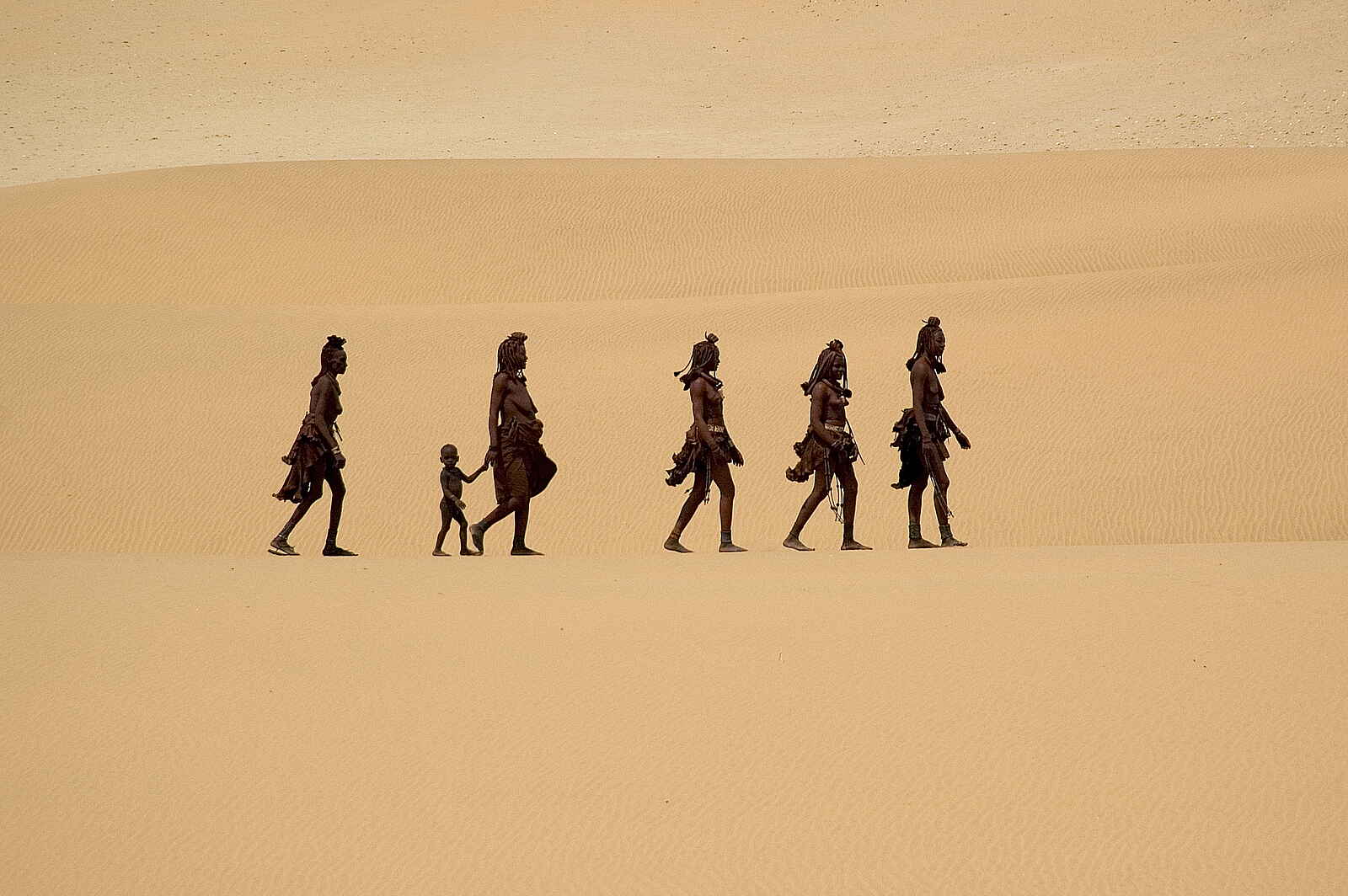 Serra Cafema: Himba-Gruppe in den Dünen Serra Cafema: Himba-Gruppe in den Dünen