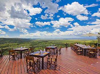 Soroi Serengeti Lodge: Restaurant-Deck Soroi Serengeti Lodge: Restaurant-Deck