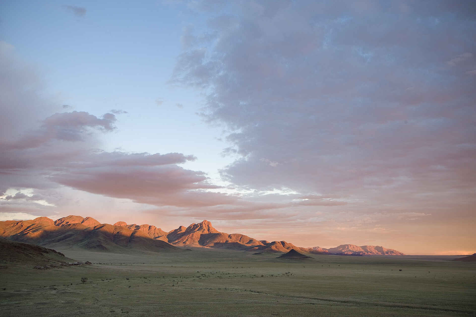 Sossusvlei Desert Lodge: Grassteppe
