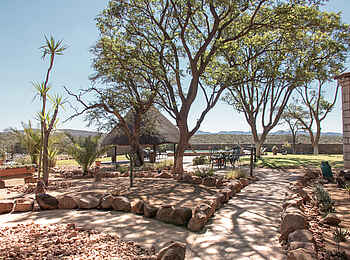 Voigtland Guesthouse: Der Weg zum Pool