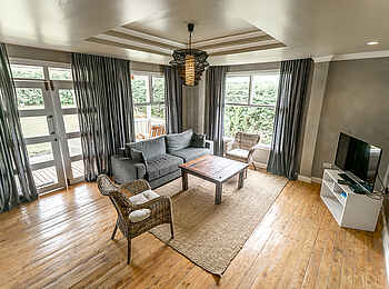 Five Volcanoes Boutique Hotel: Lounge im VIP Cottage