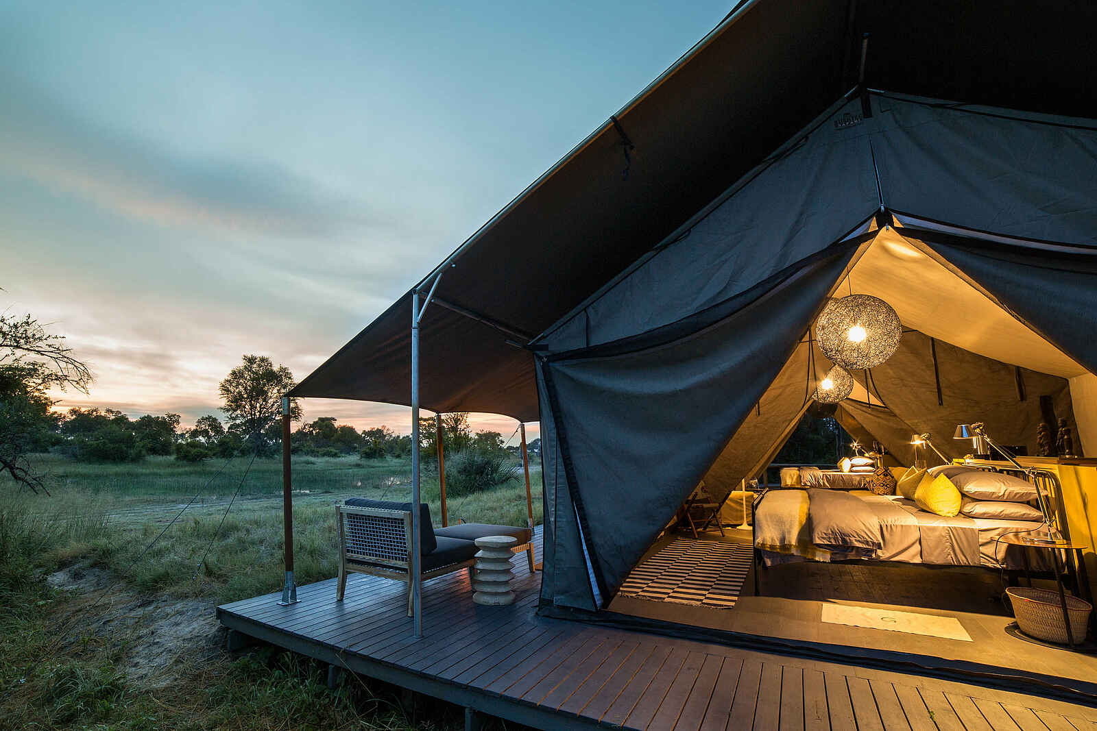 Gomoti Plains Camp: Gästezelt Blick nach innen Gomoti Plains Camp: Gästezelt Blick nach innen