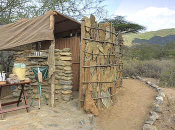 Koros Camp: Zugang zum Gästebad