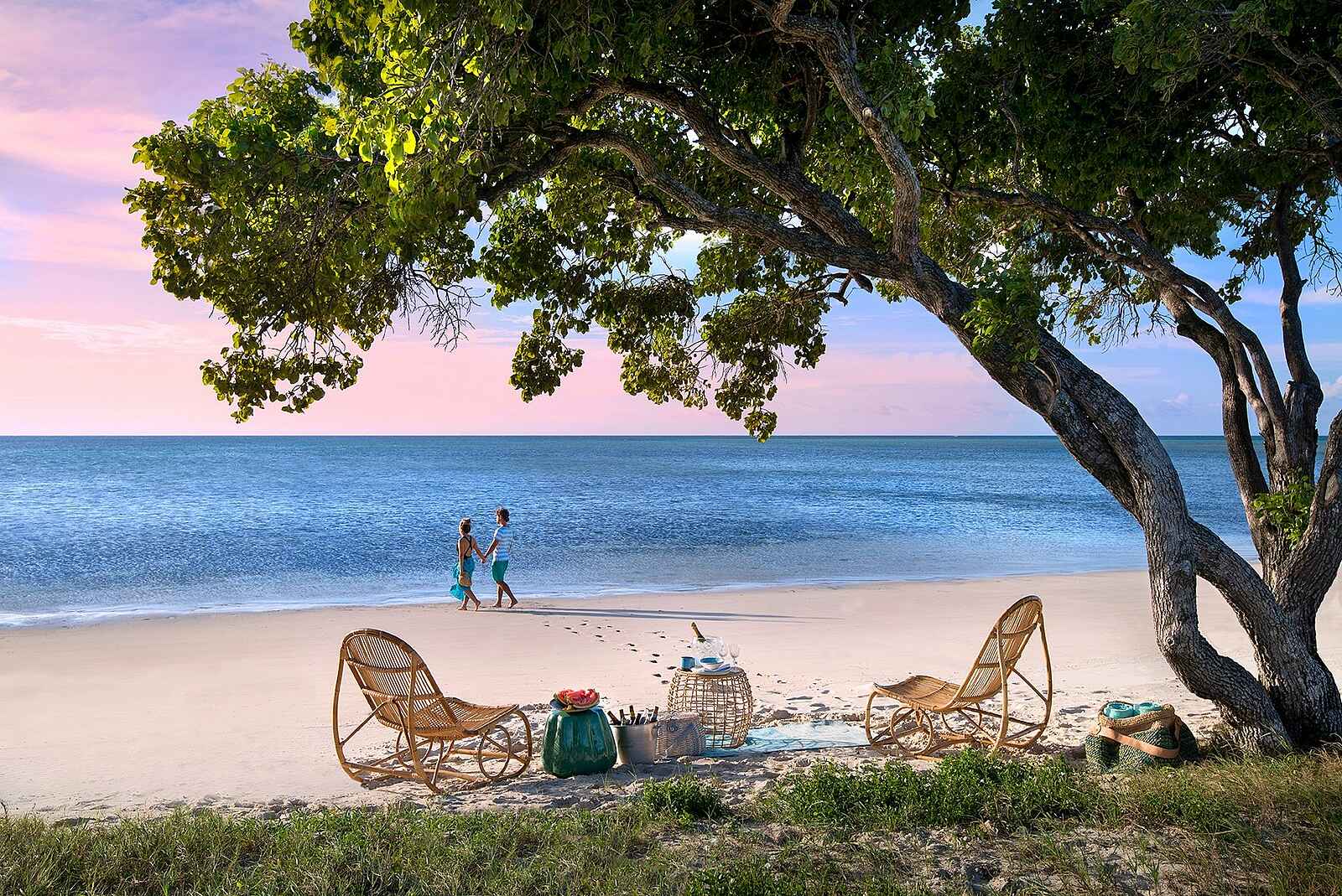 Time + Tide Miavana: Strandspaziergang Time + Tide Miavana: Strandspaziergang