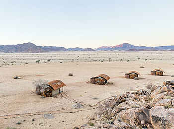 Camp Sossus: Die Gästeunterkünfte aus der Vogelperspektive Camp Sossus: Die Gästeunterkünfte aus der Vogelperspektive