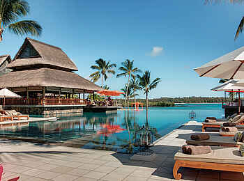 Constance Prince Maurice: Am Pool