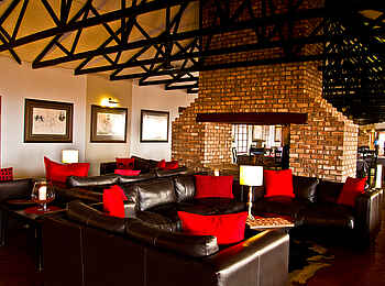 Etosha Safari Lodge: Lounge Etosha Safari Lodge: Lounge