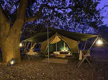 Luangwa Bush Camping: Zelt bei Nacht