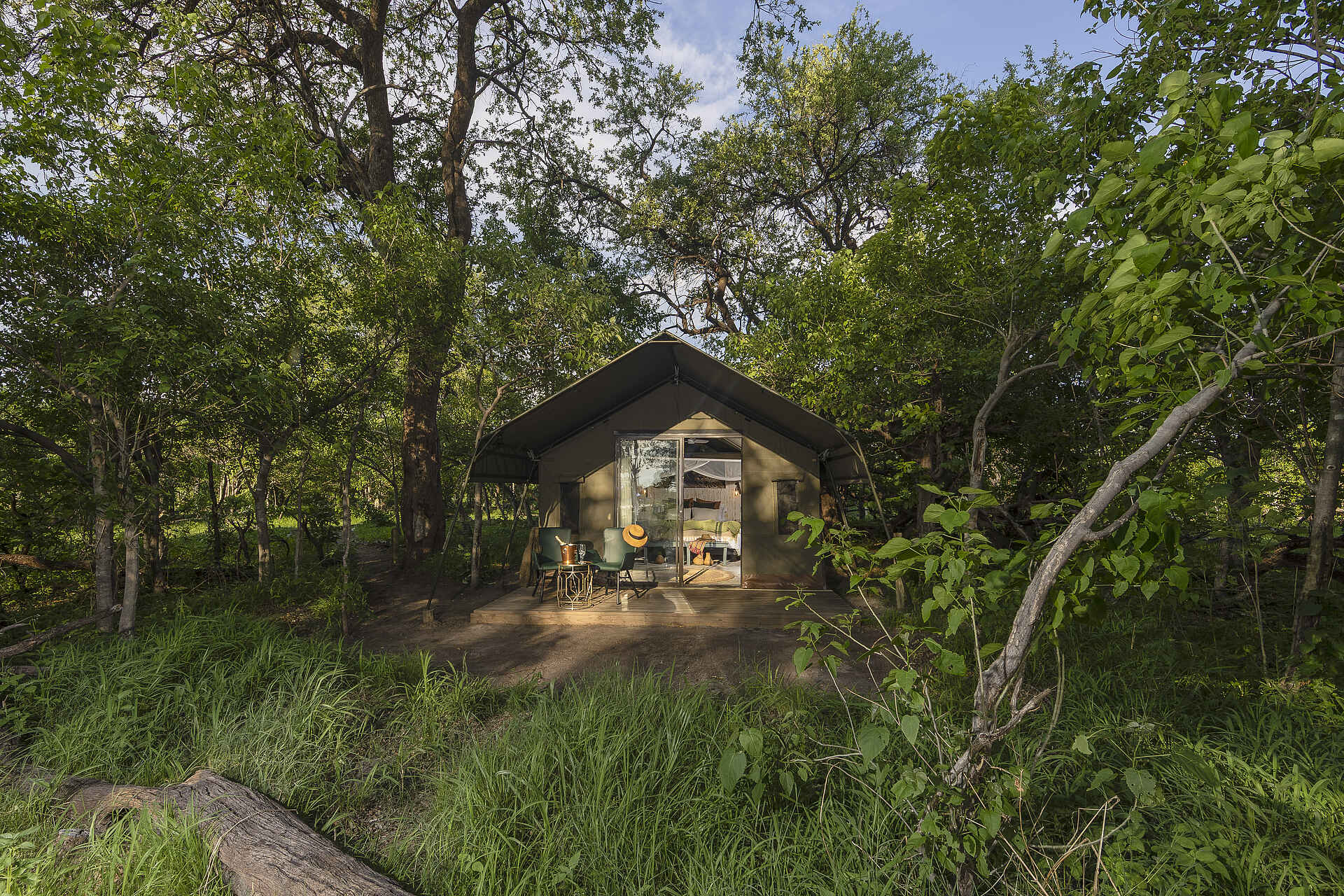 MmaTsebe Tented Camp: Zelt zwischen Mopane Bäumen MmaTsebe Tented Camp: Zelt zwischen Mopane Bäumen
