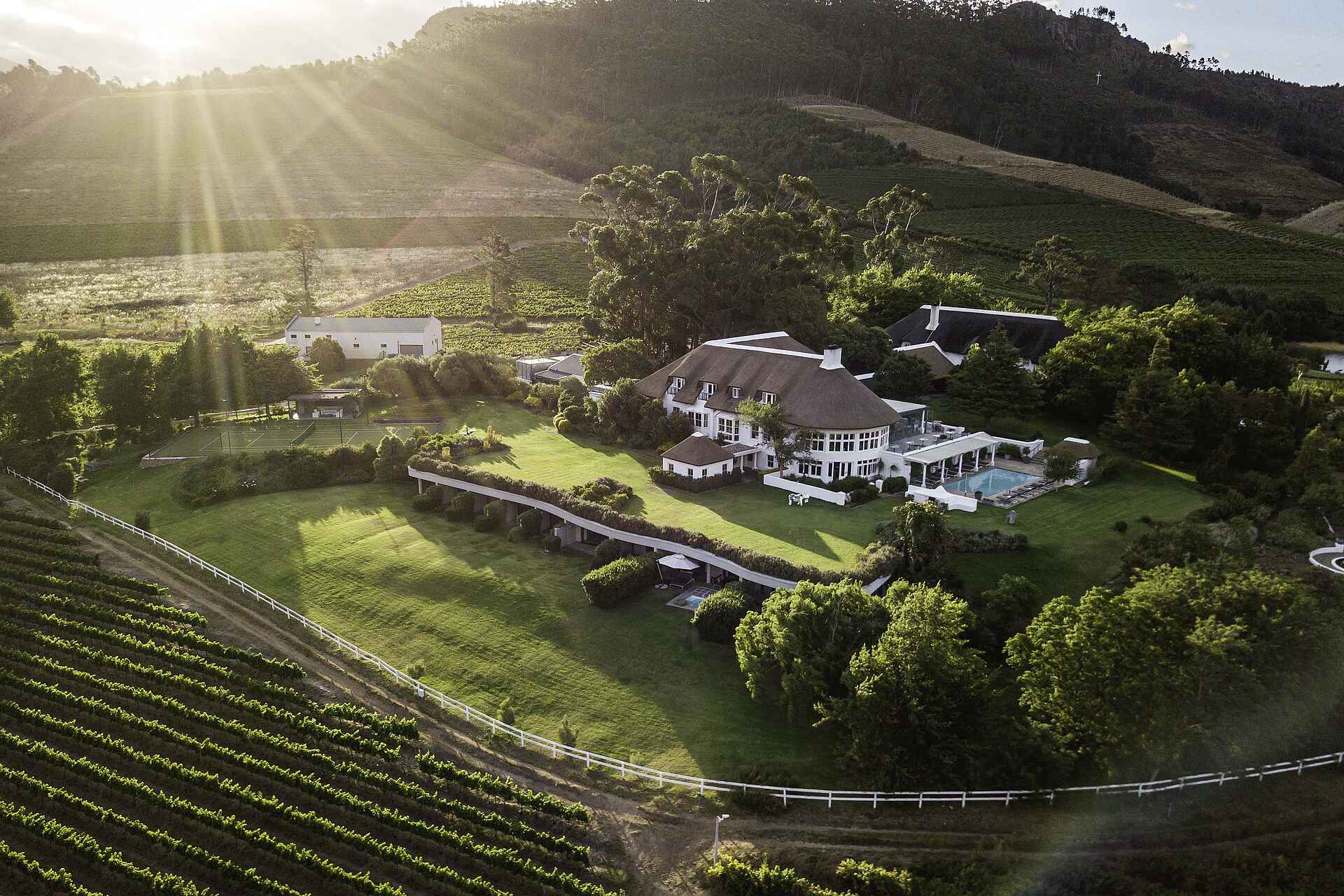 Mont Rochelle Hotel and Vineyard: Vogelperspektive Hotel