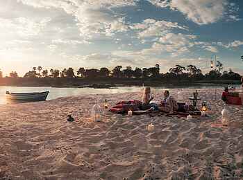 Sindabezi Island Camp: Picknick auf einer Sandbank