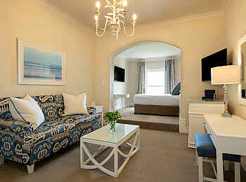 The Marine Hotel: Der Wohnbereich in einem Luxury Zimmer The Marine Hotel: Der Wohnbereich in einem Luxury Zimmer