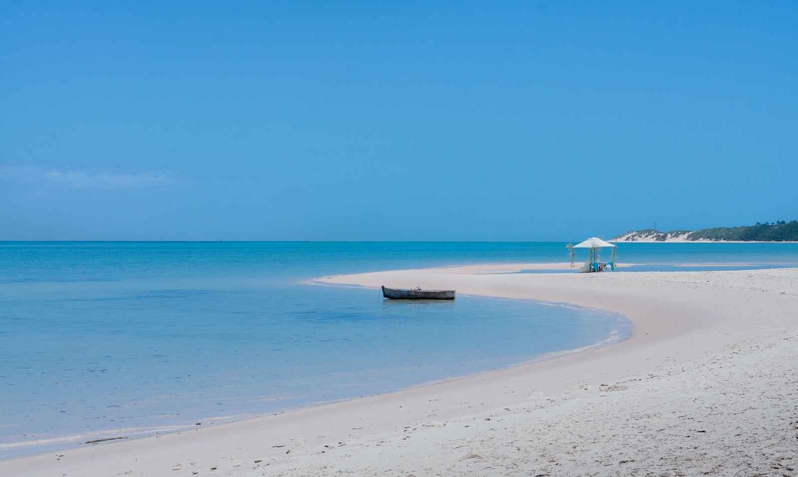 Azura Marlin Beach: Einsame Landzunge Azura Marlin Beach: Einsame Landzunge