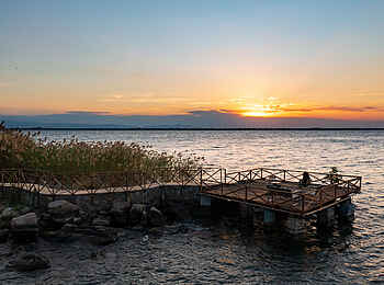 Blue Zebra Island Lodge: Sundowner am Lake Malawi