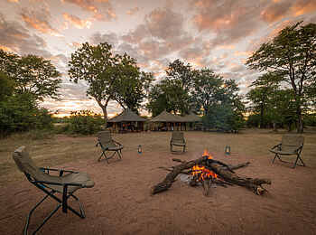 Hwange Bush Camp: Feuerplatz und Camp