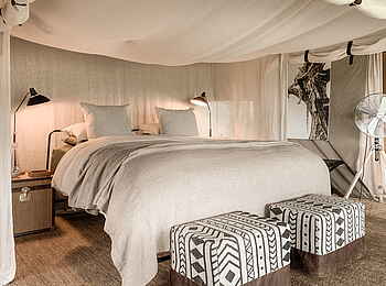 Legendary Mila Tented Camp: Doppelbett und Standventilator