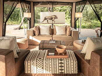 Legendary Mila Tented Camp: Sitzgruppe in der Lounge
