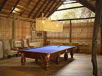 Lion Camp: Billardtisch