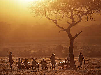 Mara Bush Camp: Ein malerischer Sonnenuntergang Mara Bush Camp: Ein malerischer Sonnenuntergang