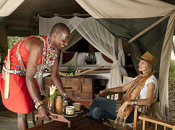 Mara Bush Camp: Frühstückskaffee am Gästezelt Mara Bush Camp: Frühstückskaffee am Gästezelt