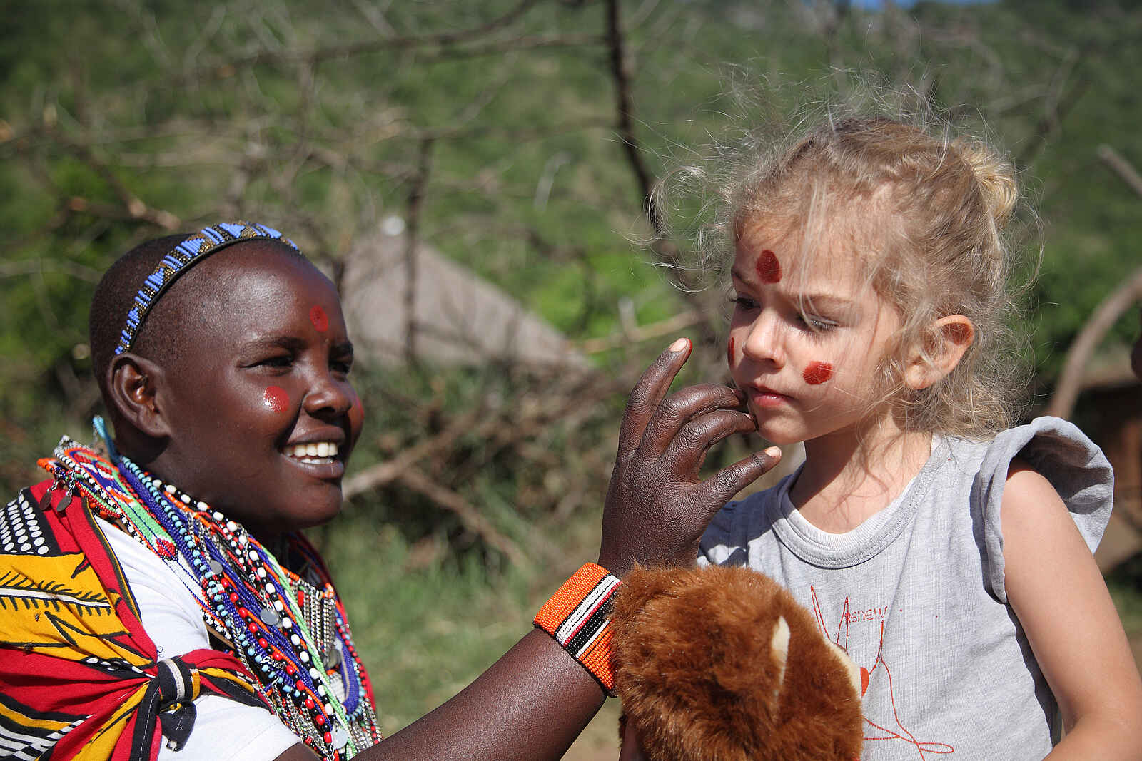 Sanctuary Olonana: Gesichtsmalerei für Kinder Sanctuary Olonana: Gesichtsmalerei für Kinder