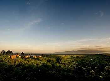 Volcanoes Kyambura Gorge Lodge: Panorama Volcanoes Kyambura Gorge Lodge: Panorama