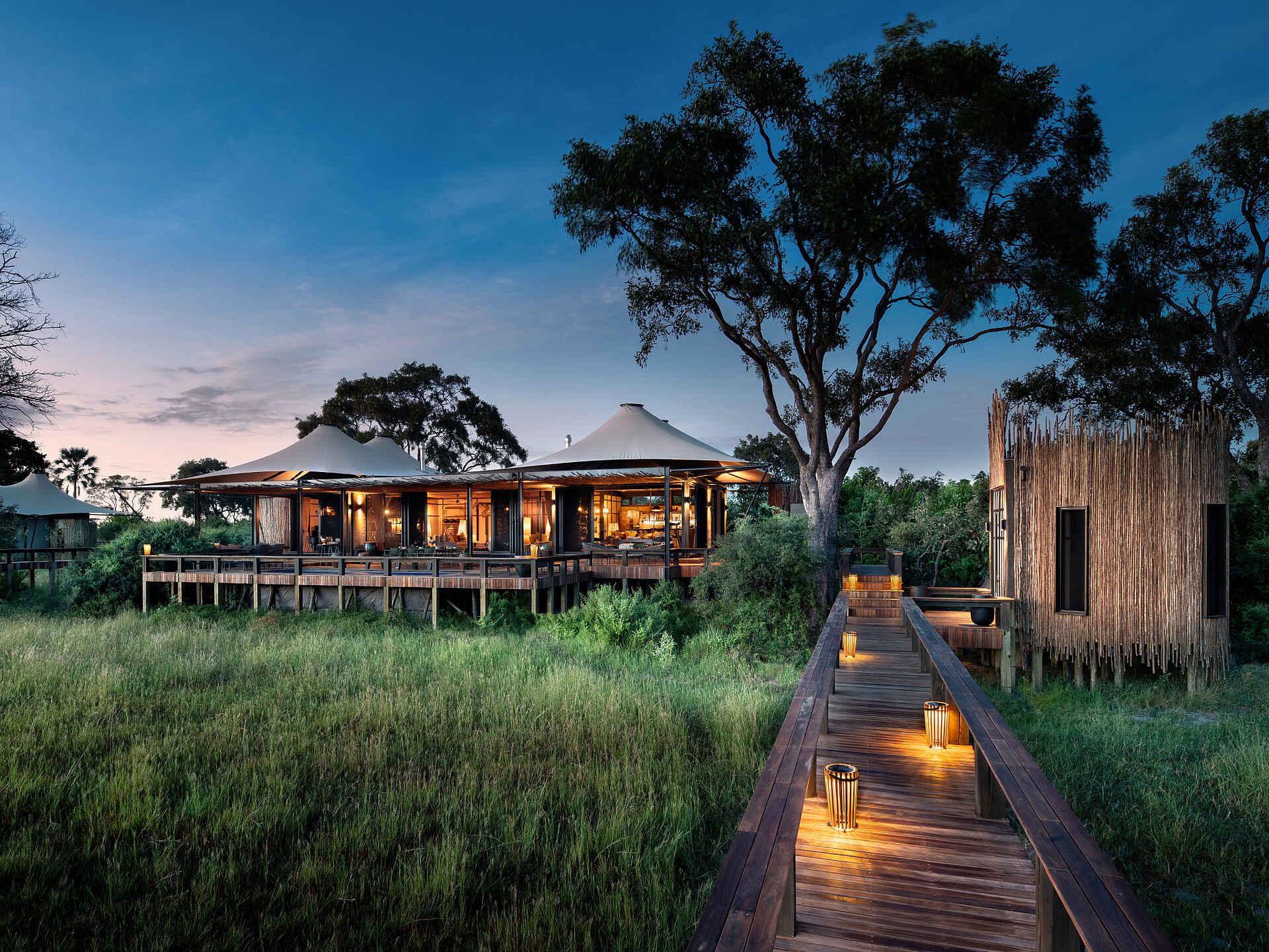 Daunara Safari Camp: das Camp in der Dämmerung Daunara Safari Camp: das Camp in der Dämmerung