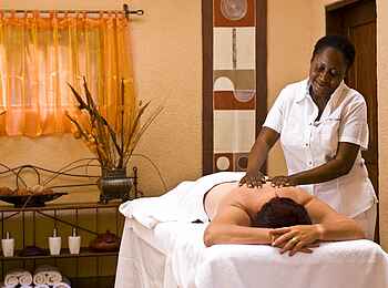 Islands of Siankaba: Entspannende Massage Islands of Siankaba: Entspannende Massage