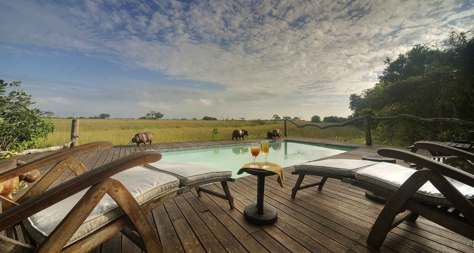 Lebala Camp: Swimmingpool-Deck Lebala Camp: Swimmingpool-Deck