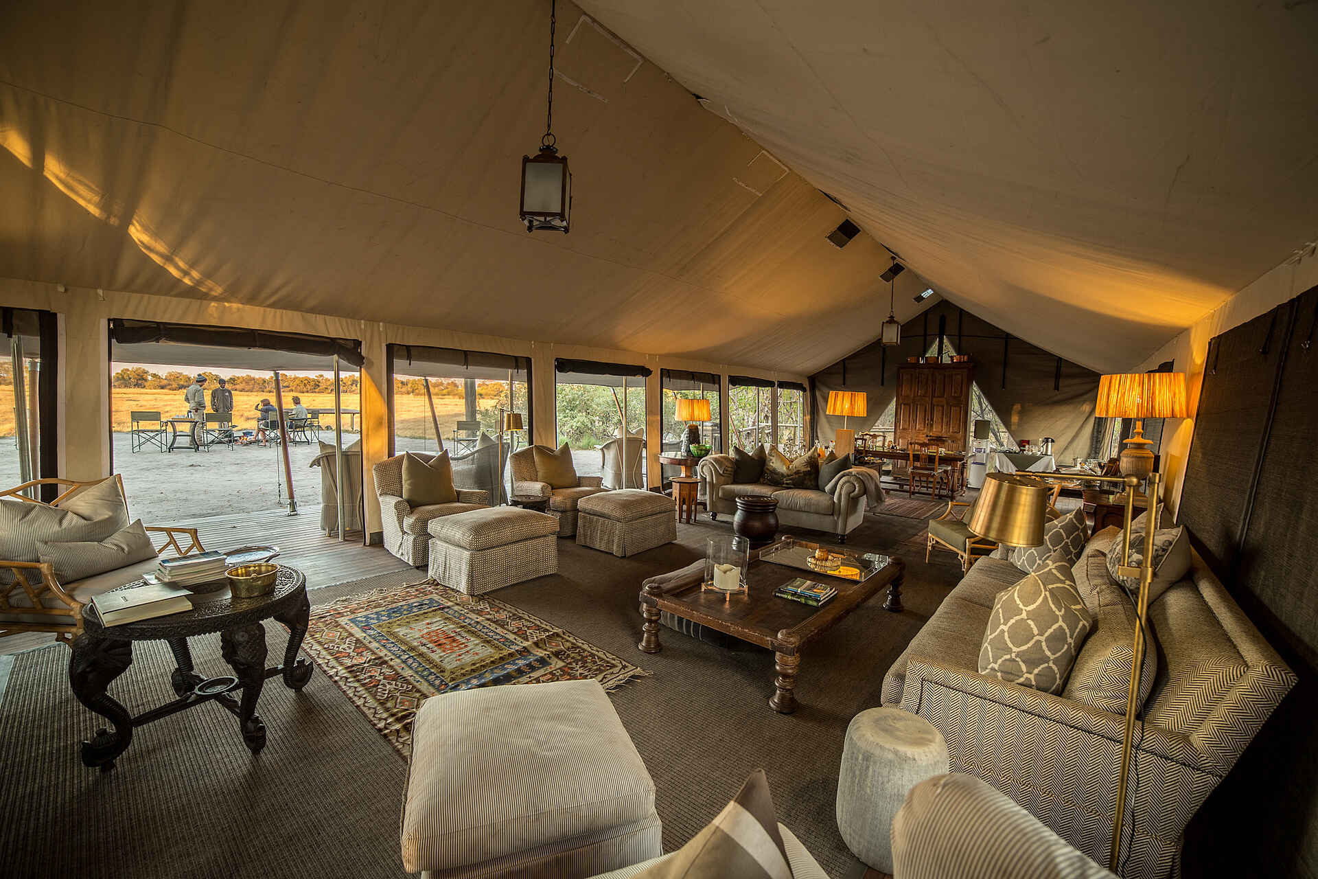 Little Machaba Camp: Die gemütliche Lounge der Hauptlodge